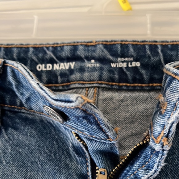 Old Navy mid-rise, wide leg jeans (blue) size 2 petite. - Picture 3 of 6